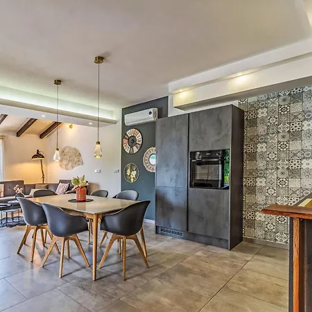 Nyaraló Casa Lea Istriana With Pool And Whirlpool By Interhome