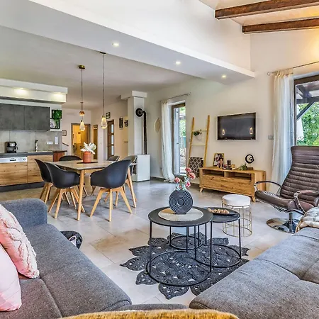 Casa Lea Istriana With Pool And Whirlpool By Interhome Butkovići