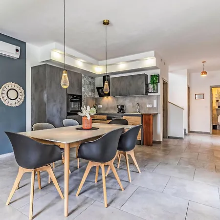Casa Lea Istriana With Pool And Whirlpool By Interhome